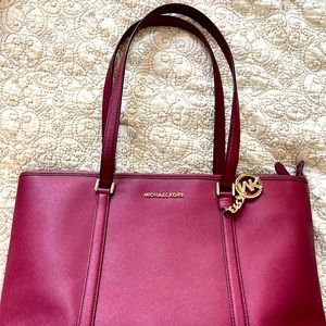 MK authentic work bag. Holds a laptop & other essentials w/useful pockets inside